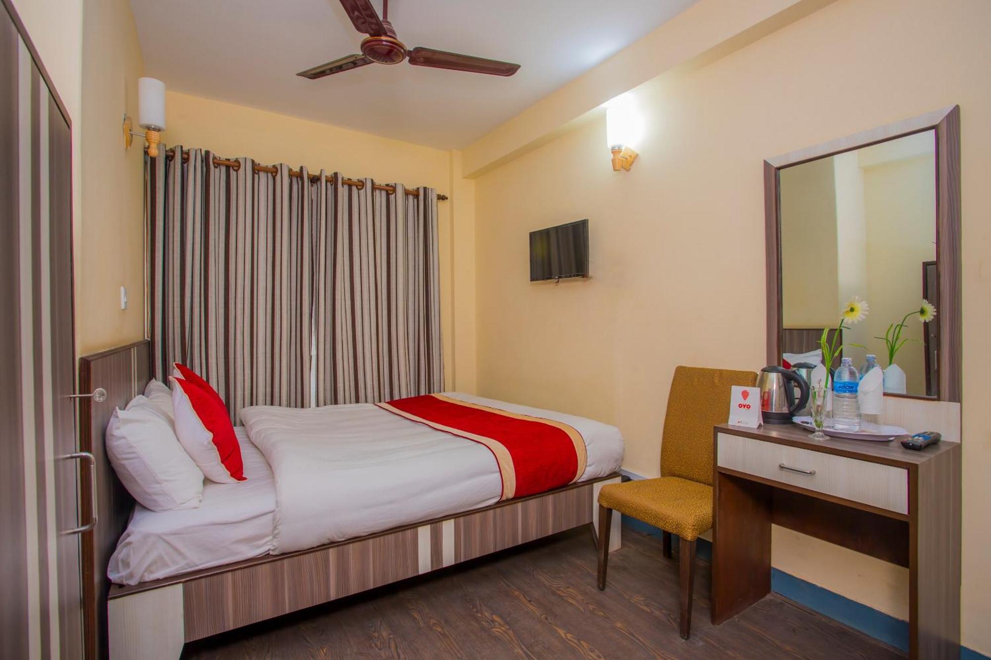Oyo 297 Hotel Aayam Catmandu Exterior foto