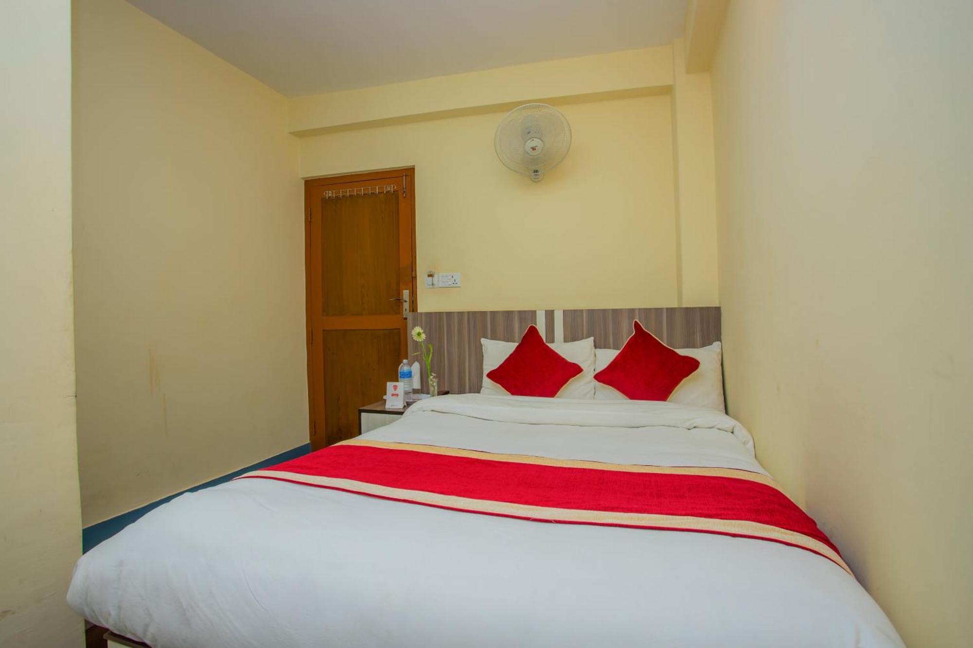 Oyo 297 Hotel Aayam Catmandu Exterior foto